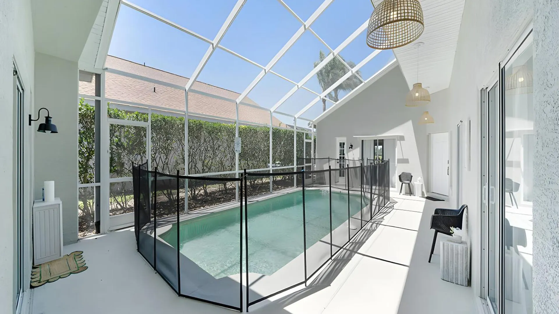 Serenity Gorgeous Upscale 4 Bedroom Pool Davenport Holiday home